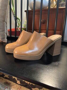 Universal Thread Tan Block Heel Leather Mules